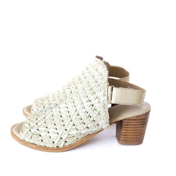 NIB Very Volatile Veronique Peep Toe Shoe in Stone - Picture 6 of 15